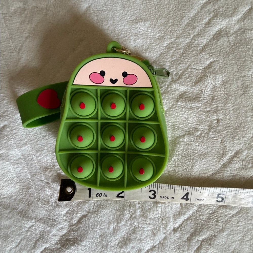 Green Avocado Pop It coins Keychain - Picture 4 of 6